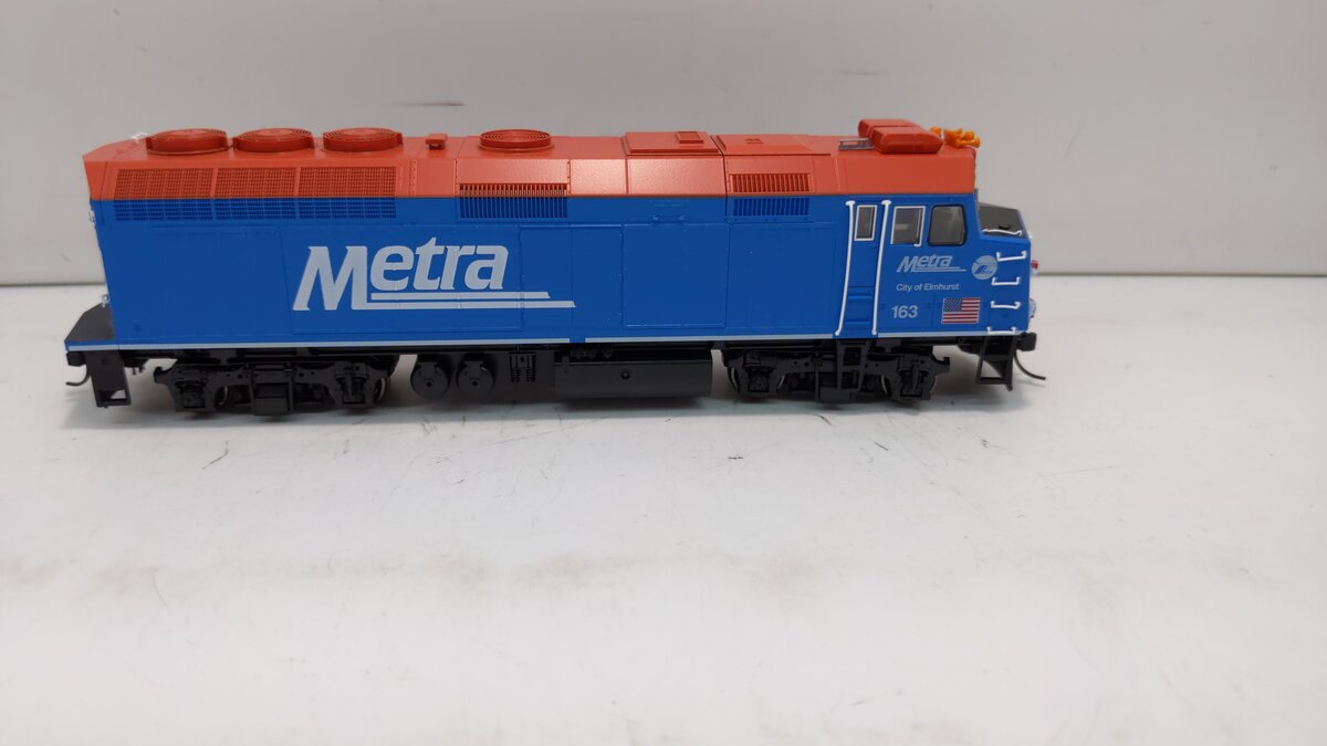 HO hotsell metra elmhurst 163 locomotive lot model train collection