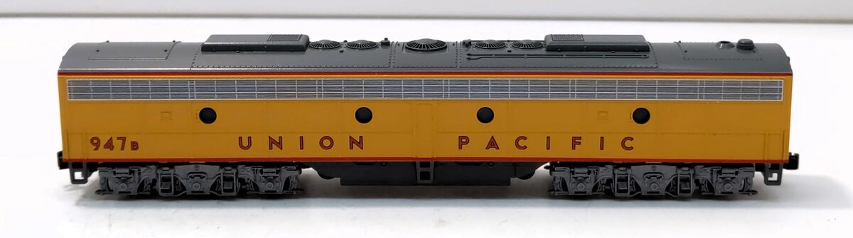 Kato 176-5356 N Union Pacific EMD E8B Diesel Locomotive #947B