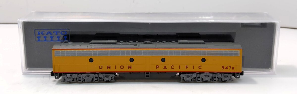 Kato 176-5356 N Union Pacific EMD E8B Diesel Locomotive #947B