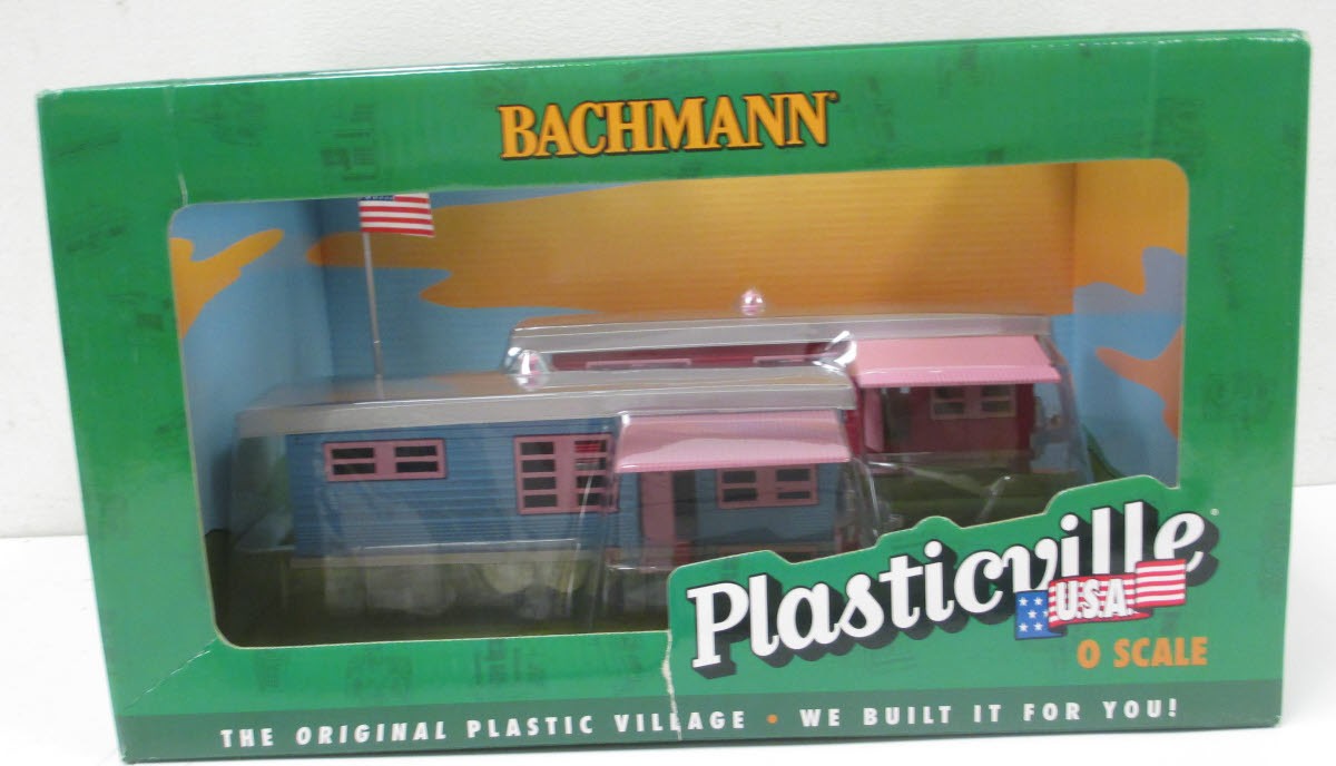 Bachmann 45310 O Plasticville Built-Up Trailer Park w/2 Trailers & Flag Pole