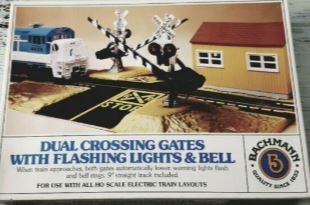 Bachmann 46-1214 HO Dual Crossing Gates W/Flashing Lights & Bell Kit ...